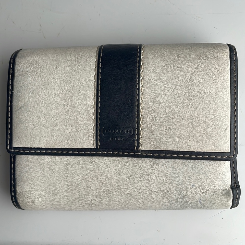 Coach wallet leather trifold white black logo snap closure zipper pockets
